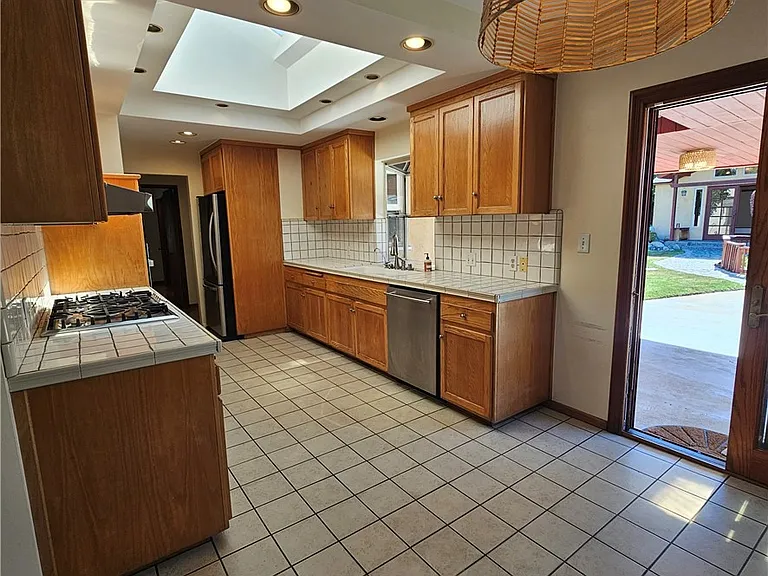 12627 Manor Dr — Photo 10