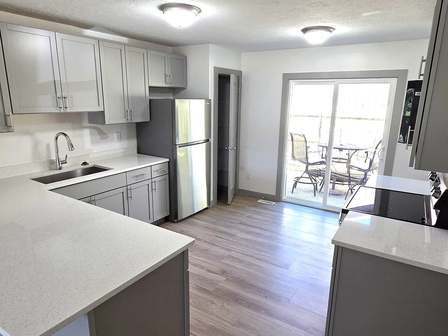 3 bed, 958 sqft, $1,900 — Photo 4