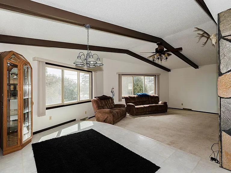 601 W Interstate Ave — Photo 14