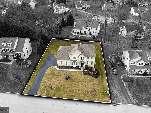 5th image of 590 Charles Dr