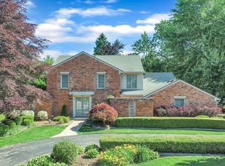 54 Willow Tree Pl, Grosse Pointe Shores, MI 48236