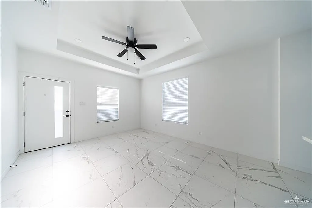 2 bed, 2.0 bath, 4012 sqft, $1,250 — Photo 2