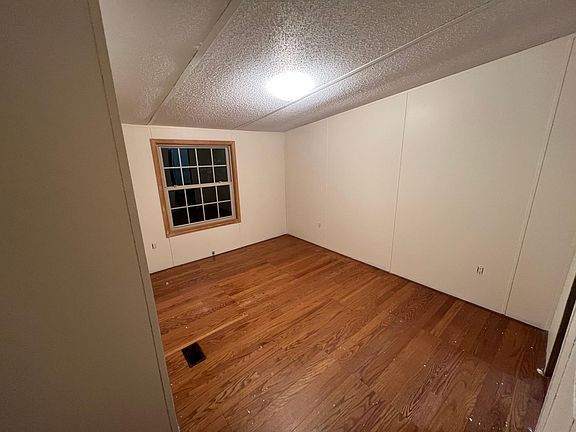 5th image of 200 Candler Woods Ln