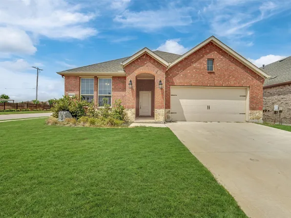 3303 Brady Starr Dr, Aubrey, TX 76227