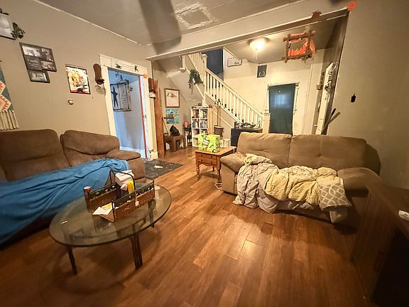 3rd image of 561 Roxbury St