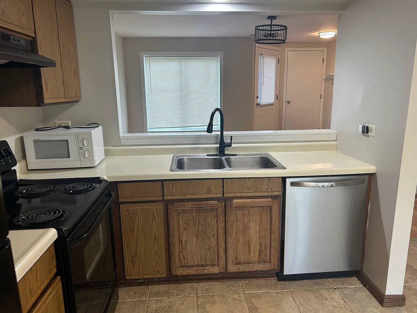 2 bed, 926 sqft, $1,850 — Photo 3