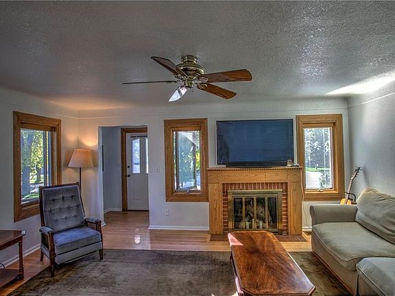 3rd image of 247 Avenue F