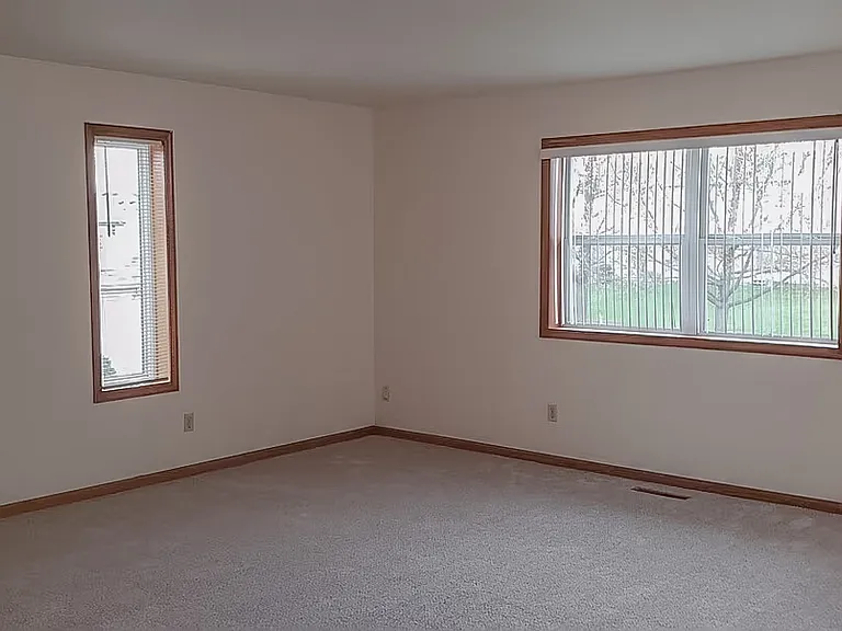 113 W Parkview St #B — Photo 5