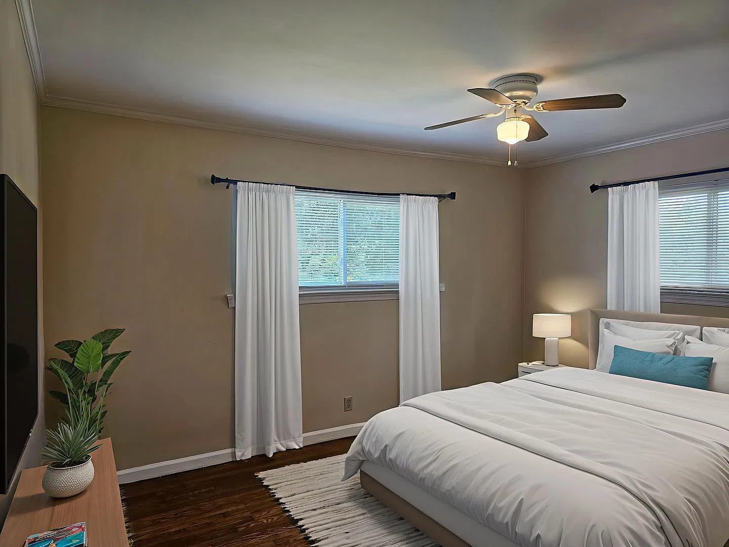 Coming December Don't Miss This Charming 2 Bedroom With Garage, Large Yard And Storage — Photo 3