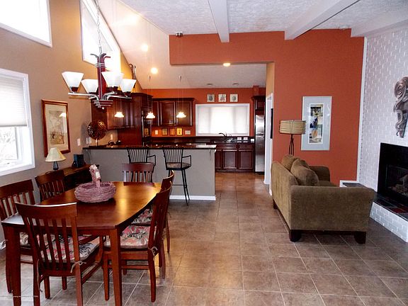 4th image of 4382 Oakwood Dr