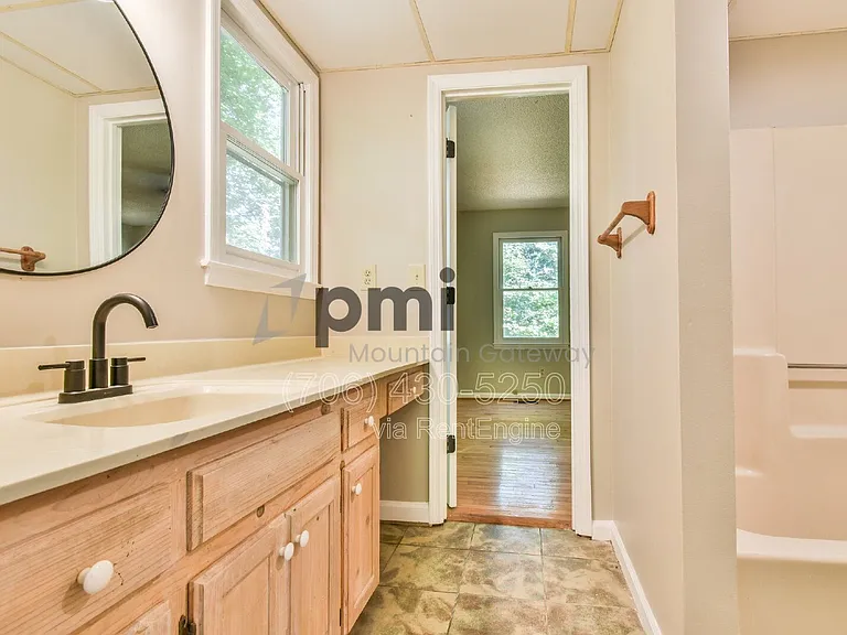 135 Beacon Hill Dr — Photo 16