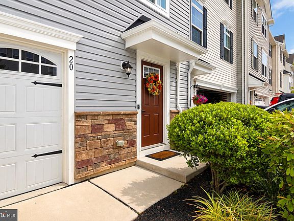 2nd image of 20 Peacock Cir