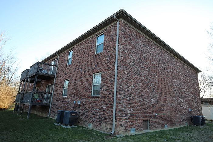 2nd image of 1202 E Walford Dr