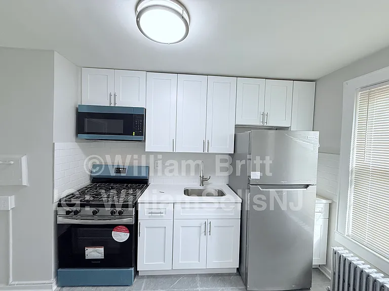 500-502 Alma Ter #B4 — Photo 2