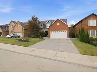 92 National Dr, Hamilton, ON L8G 5B3