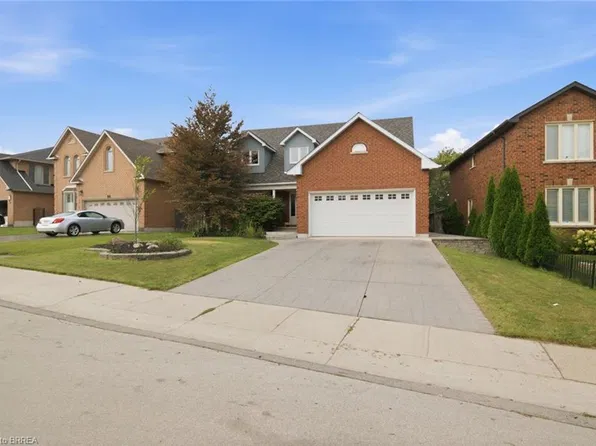 92 National Dr, Hamilton, ON L8G 5B3