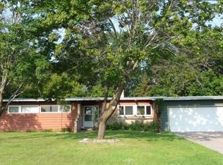 530 Harriet St, Waupaca, WI 54981