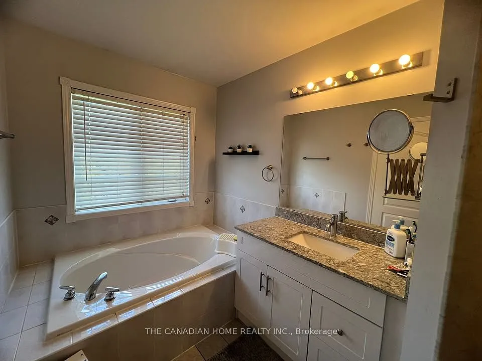 4 bed, $2,900 — Photo 4
