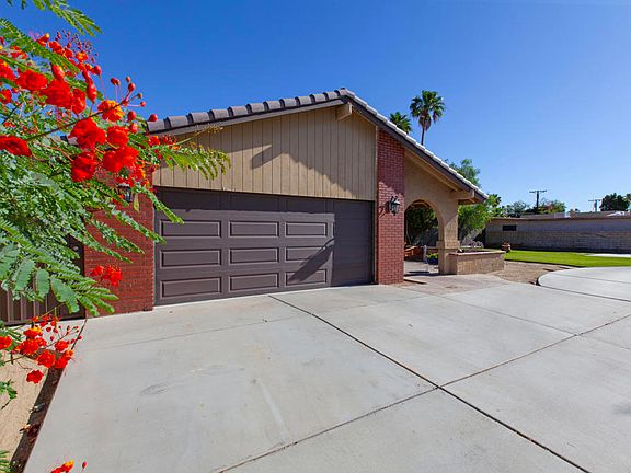 5th image of 78620 Bottlebrush Dr