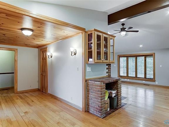 5th image of 10910 Township Road 80