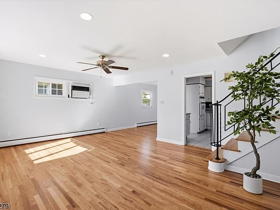 4th image of 1609 Central Ave