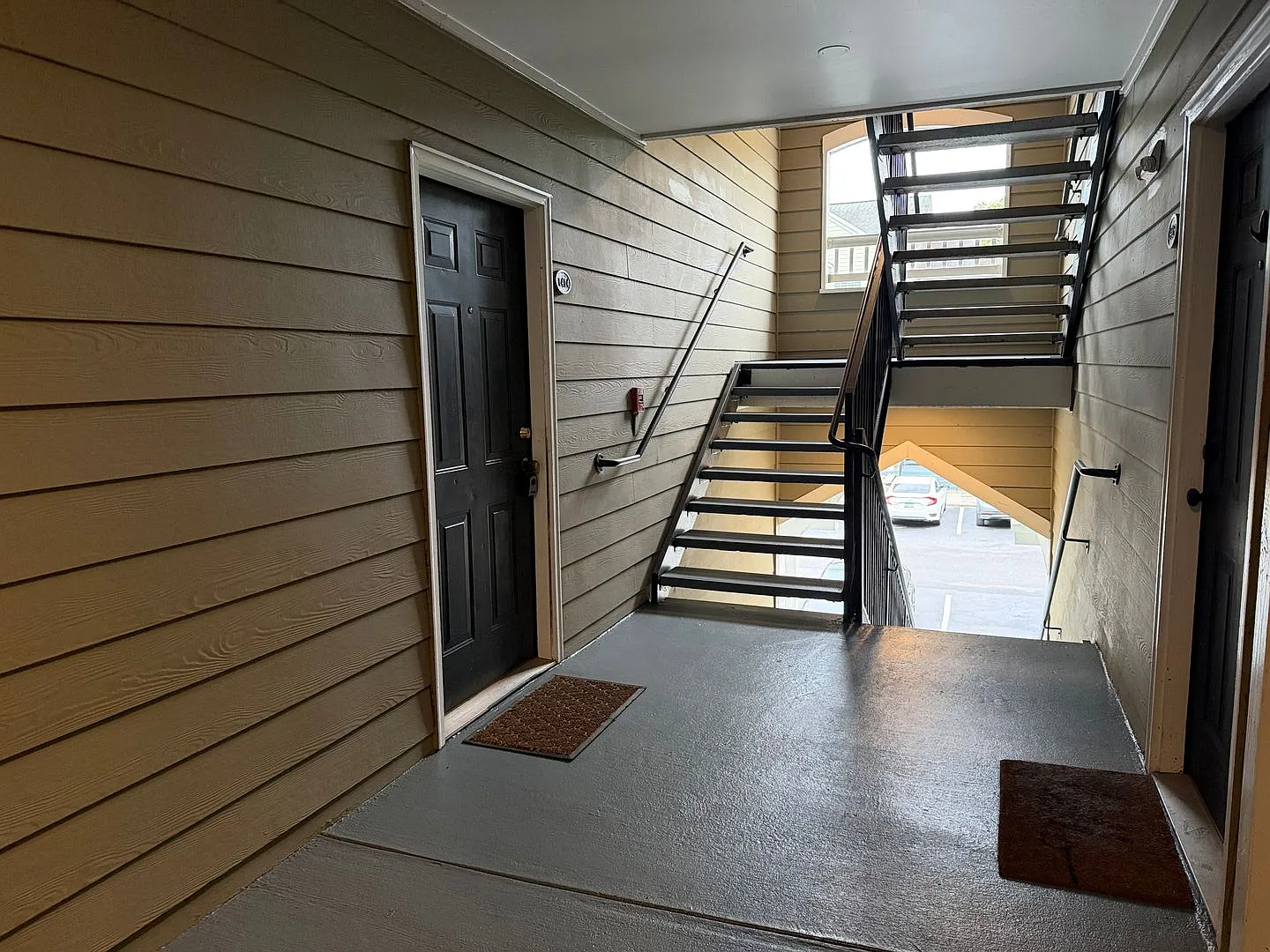 Beautifully renovated 3-bed, 2-bath condo located in Estates at Westbury-Lease Incentives Available! — Photo 3