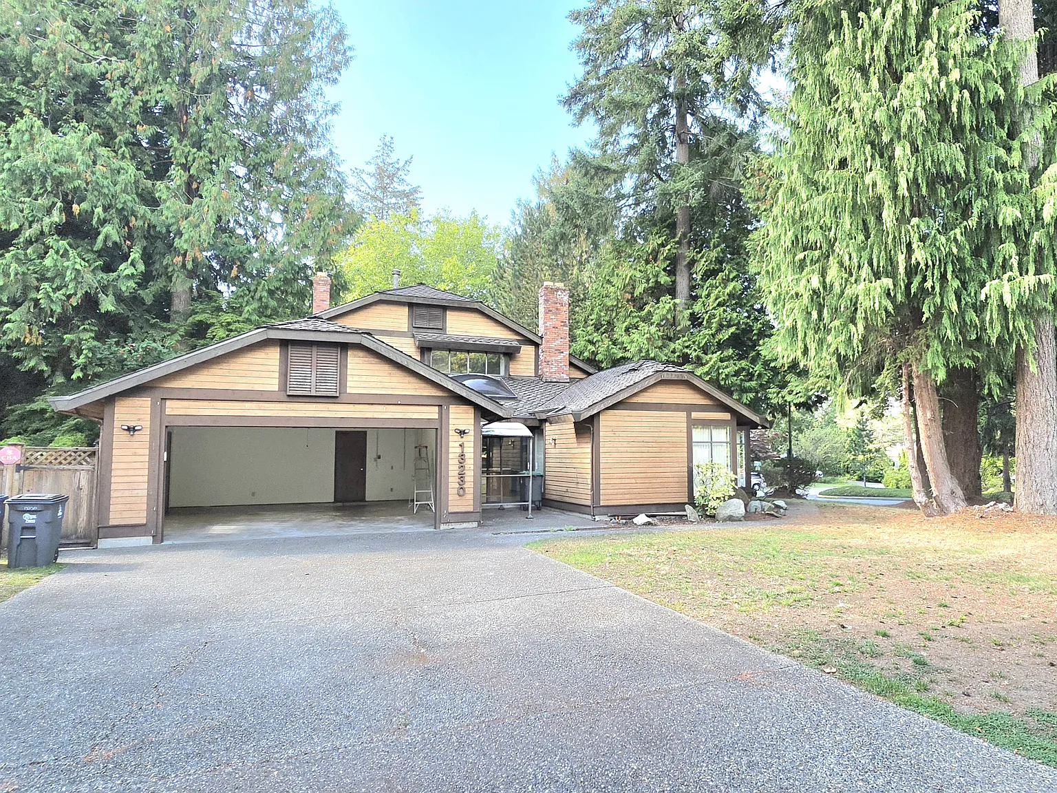 4 bed, 2.5 bath, 2200 sqft, $4,000 — Photo 2