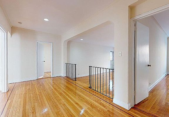 3rd image of 6911 Yellowstone Blvd APT B-31