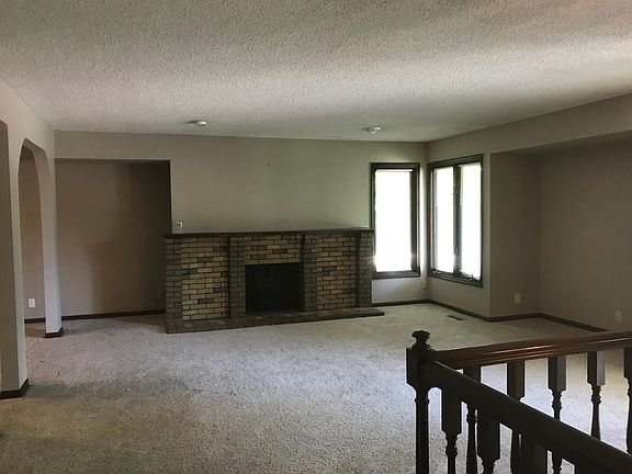 4th image of 6411 Oakridge Dr