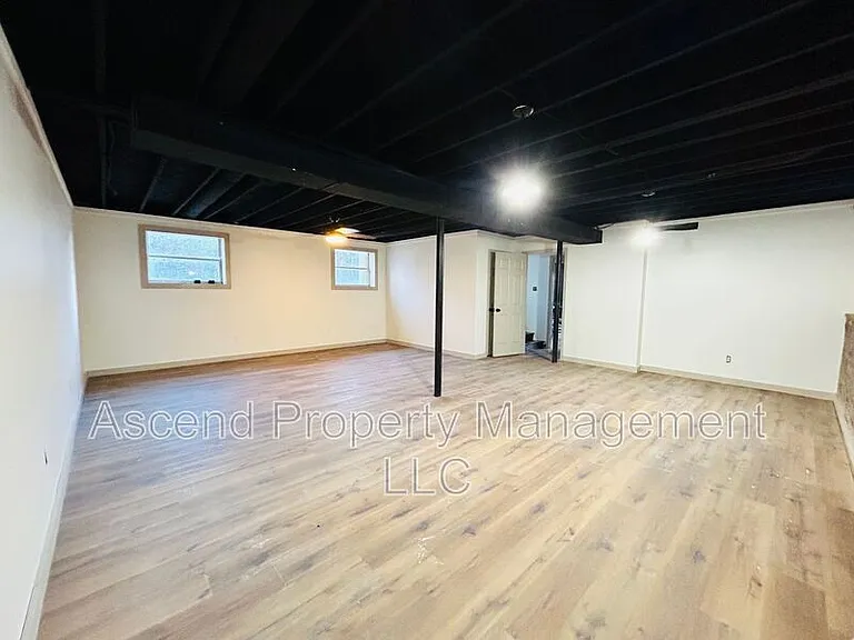 370 Julian Rd — Photo 19