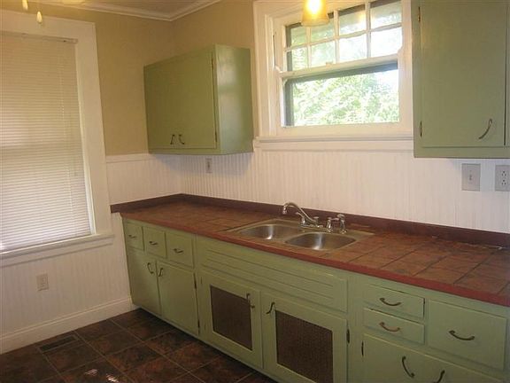 4th image of 1911 Dalewood Pl