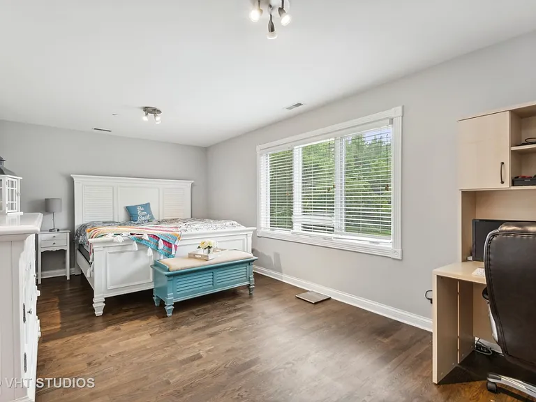 4402 Heritage Ln — Photo 8