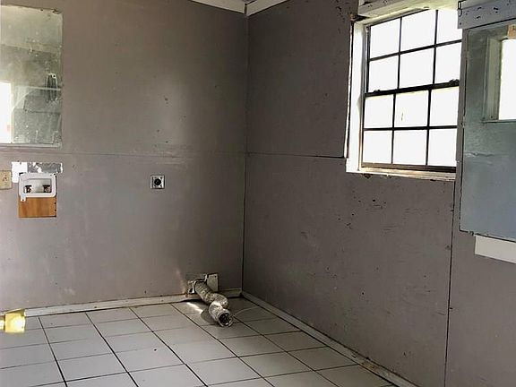 3rd image of 383 San Eugenio St