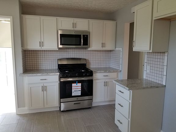 3rd image of 2325 Lincoln Ave