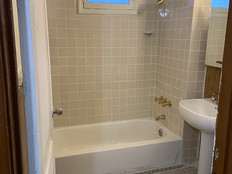 378 E Ferry St #1 — Photo 11