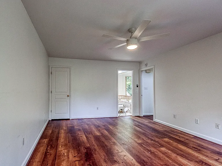 618 Essex Ct — Photo 25