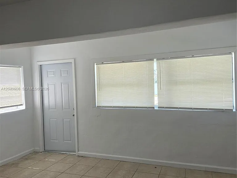 5223 SW 25th St — Photo 6