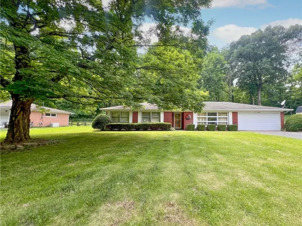 1153 White Oak Dr, Springfield, OH 45504