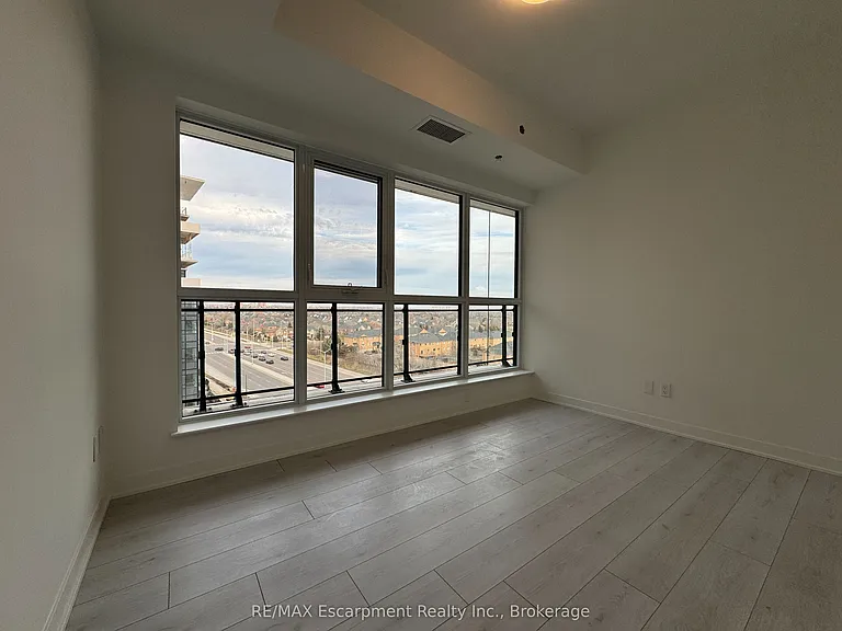 405 Dundas St W #721 — Photo 20