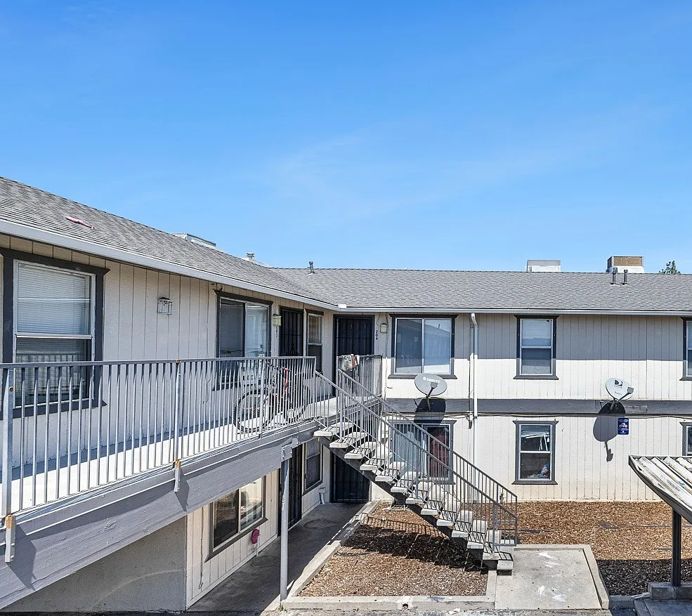 3 bed, 840 sqft, $1,395 — Photo 1