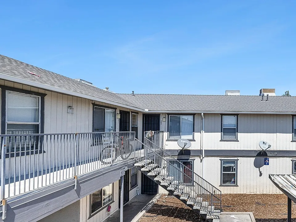 1911 E Saginaw Way #202
