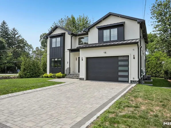 7 New St, Cresskill, NJ 07626