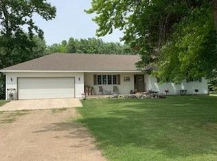22400 105th St SW, Renville, MN 56284