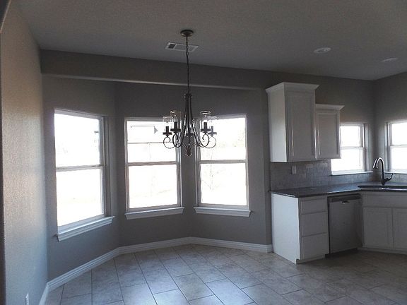 4th image of 807 McKenzie Ave