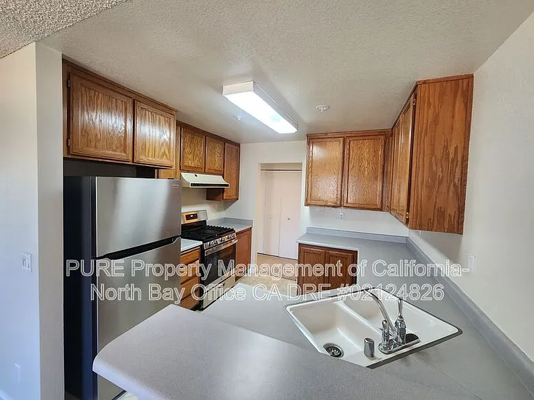 15 Regents Cir — Photo 6