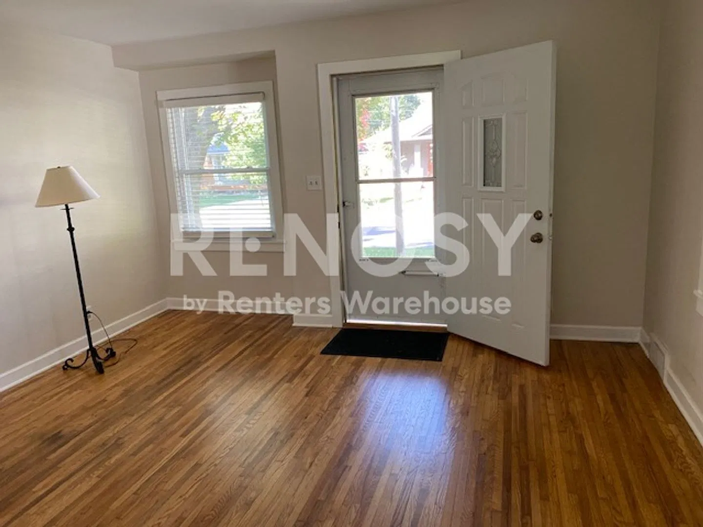 Spacious 3 Bedroom 1 Bath Duplex in White Bear Lake — Photo 4