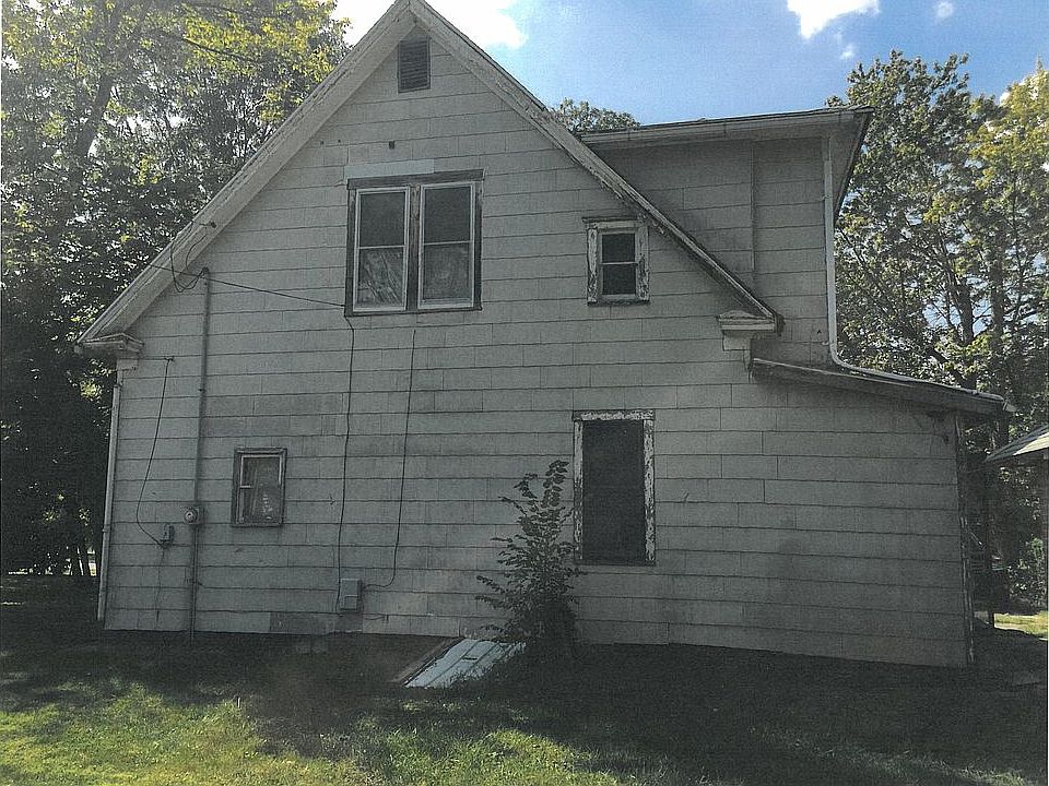 2nd image of 1003 Robinson St