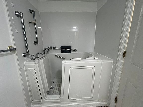4th image of 63 Brockmoore Dr