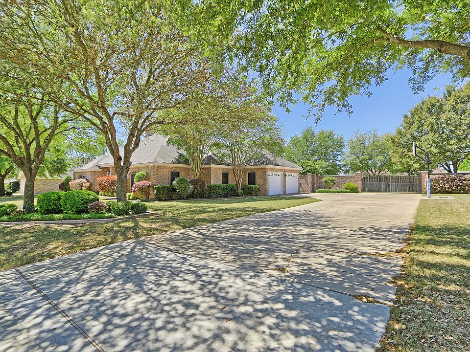 1st image of 4201 Pinehurst Dr