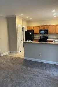 Lovely 5 Bedroom home in Historic West End — Photo 2